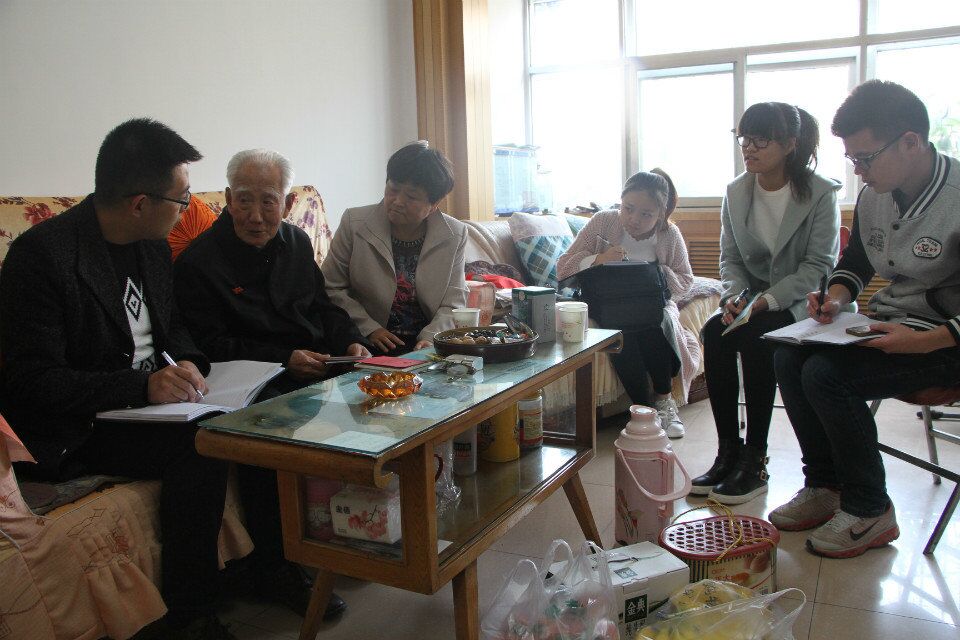            英国上市公司官网365纪念红军长征胜利80周年活动               ——慰问革命老兵，弘扬长征精神