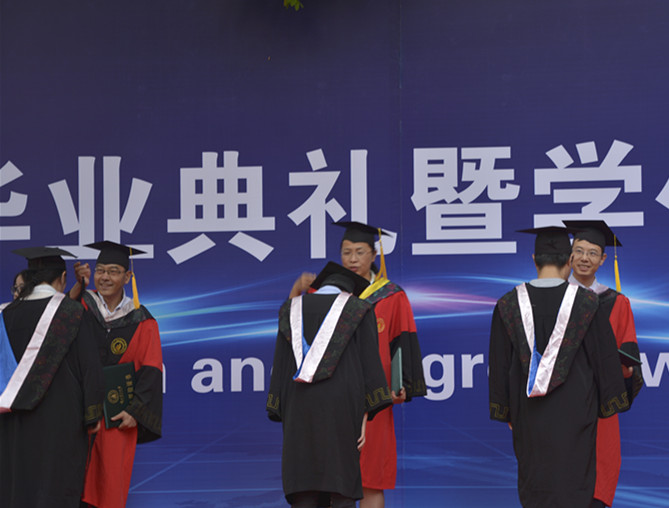            英国上市公司官网3652016届毕业生学位授予仪式 