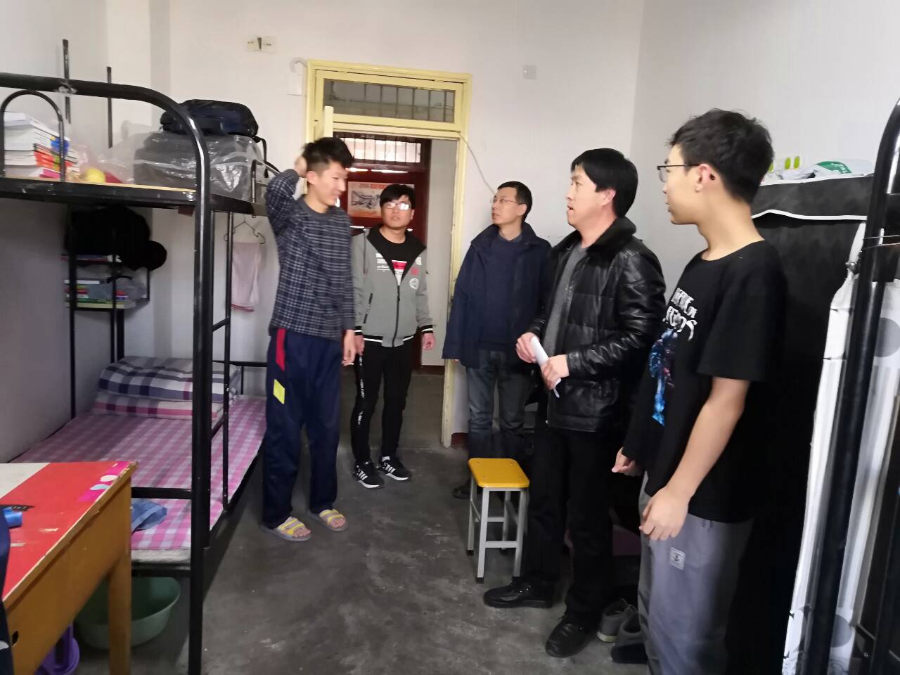            英国上市公司官网365走访员工宿舍进行安全及卫生检查 