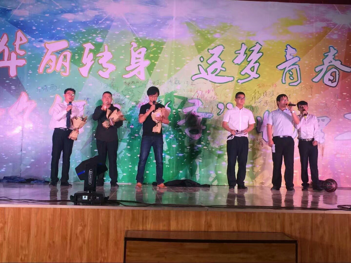            华丽转身 逐梦青春 今夕何夕 “季”忆理工               ————英国上市公司官网3652017毕业典礼暨“致青春”歌舞晚会圆满落幕