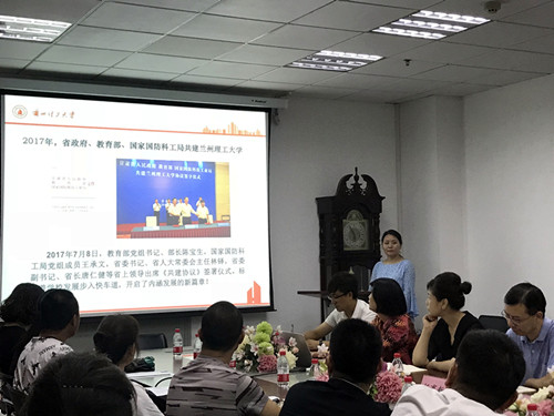            英国上市公司官网365成功举办2018级新生家长见面会 