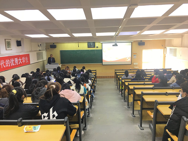 英国上市公司官网365举办“确定目标实现梦想，做优秀老员工”励志报告会
