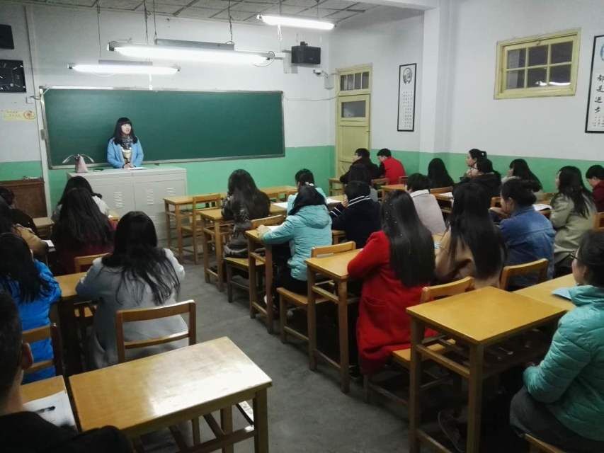            迈进新学期 放飞新梦想               ——英国上市公司官网365各班召开“开学教育”主题班会