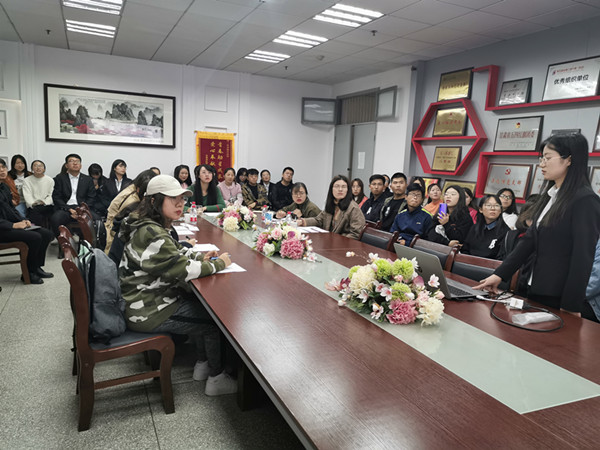 英国上市公司官网365进行评奖评优答辩会