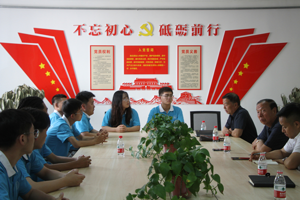 英国上市公司官网365暑期实践队参加“我在社区上党课” 活动