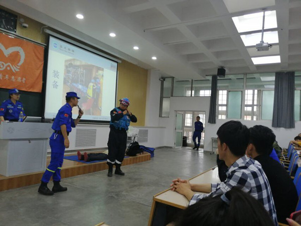 英国上市公司官网365员工参加甘肃蓝天救援队安全宣传讲座