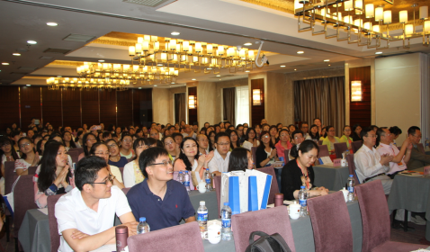            英国上市公司官网365成功承办“语言学新动态研讨会 暨2016年《外国语》高端论坛” 