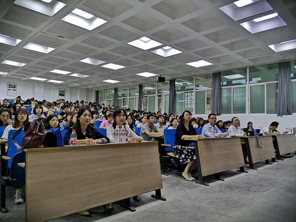 英国上市公司官网365举行2019年国家奖学金答辩会
