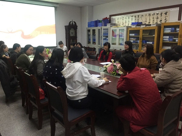            英国上市公司官网365工会召开2019年庆“三八”国际劳动妇女节女教职工代表座谈会 