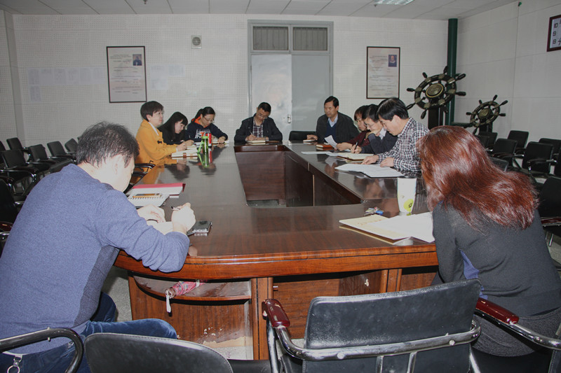            英国上市公司官网365中心组学习公司党委“十三五”规划建议精神 